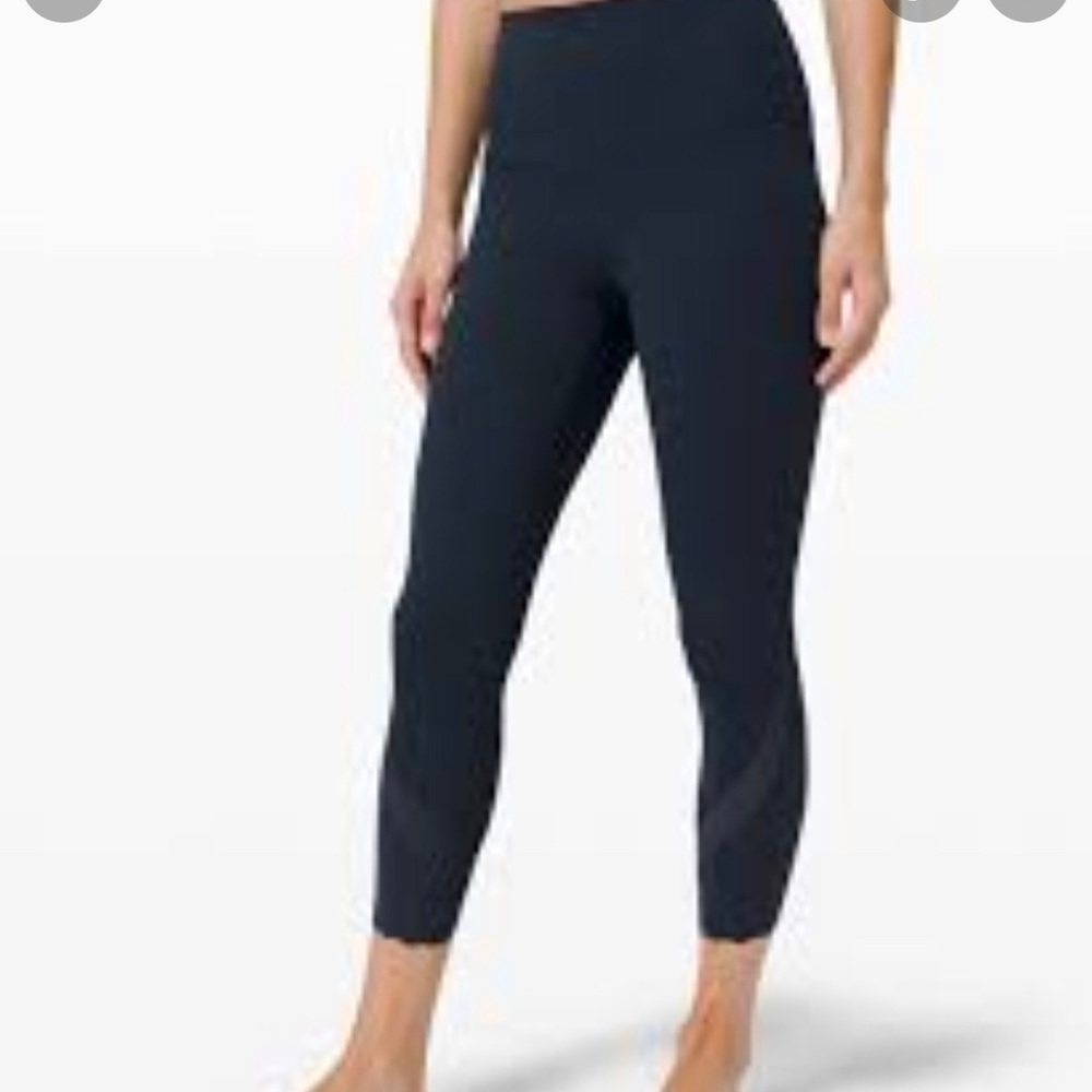 Lululemon Wunder  Under  HR Crop 23” Sclp true Navy color